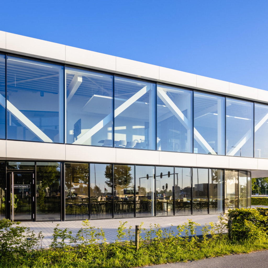 Derckx_BMO_BASE_32_s-2500x1667 (1).jpg